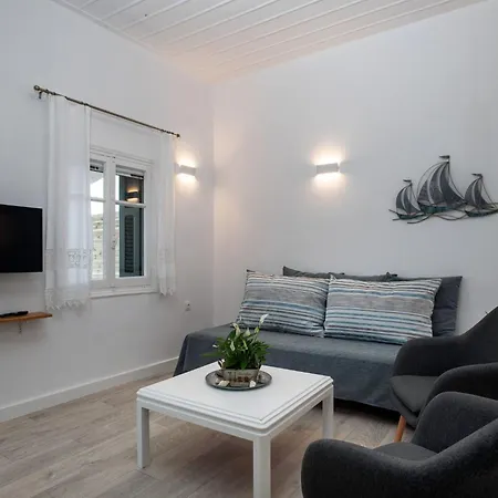 Mit Atemberaubendem Blick Auf By Interhome Corfu (city)